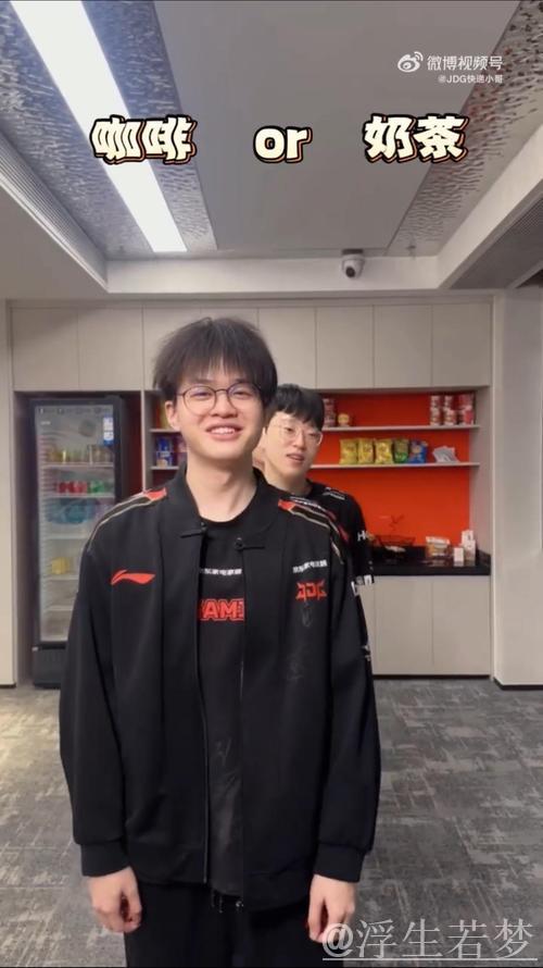 JDG官媒分享队员日常：陪兄弟们赏北京初雪